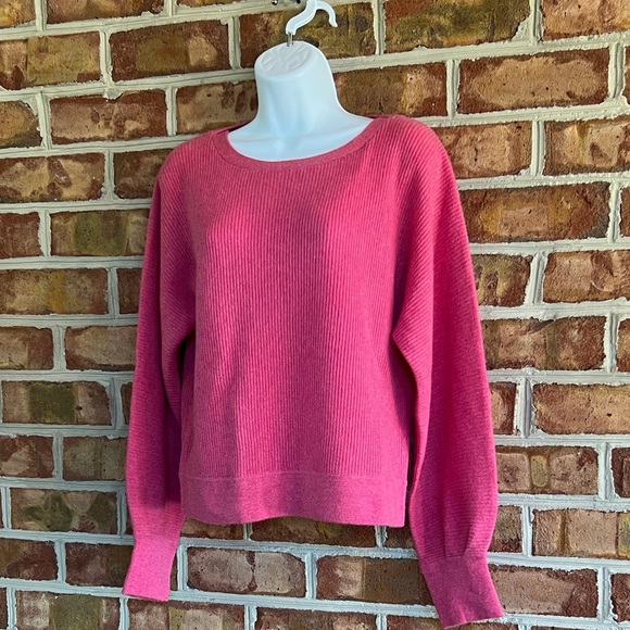 NWT Kinross Gorgeous 100% Cashmere Berry Pink Scoop Neck Sweater. Medium - Picture 1 of 10